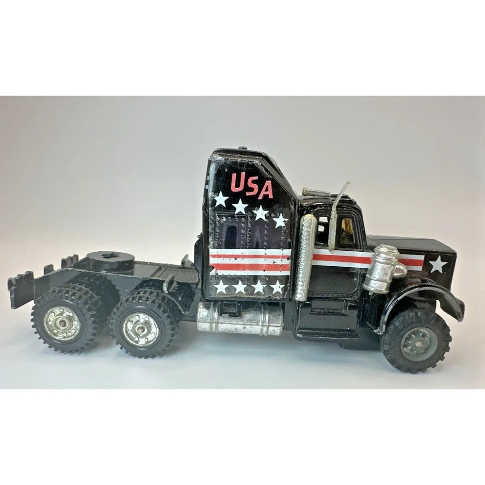 Vintage 1982 Zee Toys Kenworth Aerodyne Semi Truck USA Die Cast Black Rig